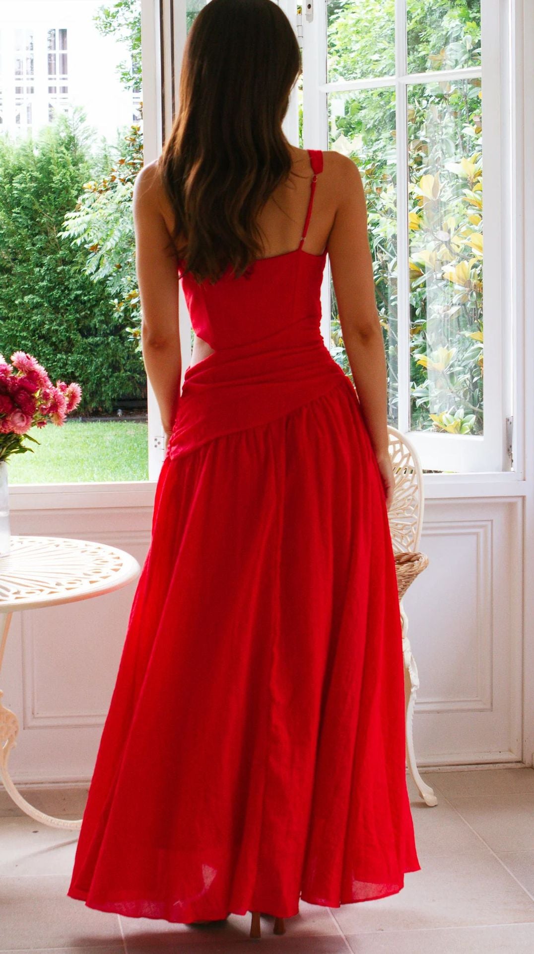 Elegant V-Neck Sleeveless Maxi Dress – Asymmetric Cutout Ruched Design