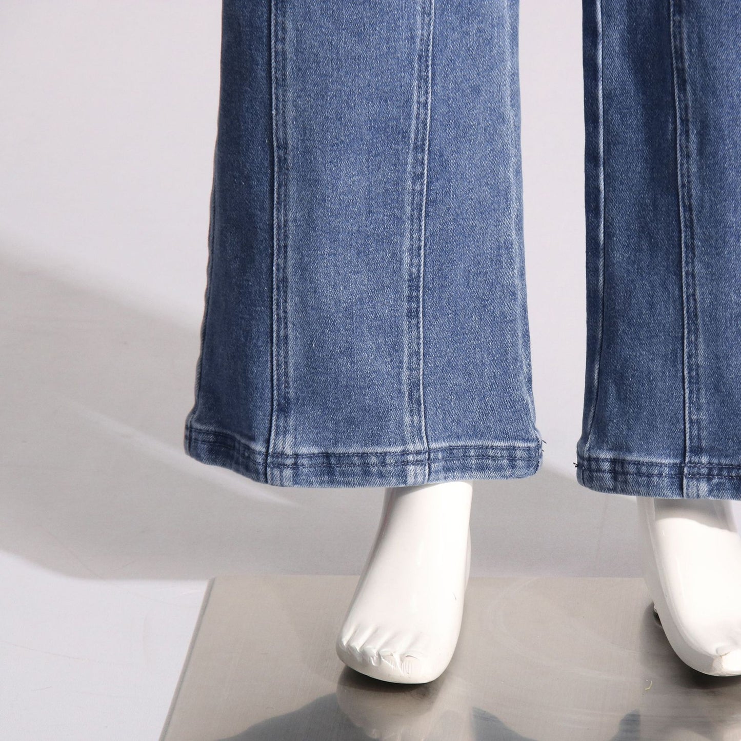 Elegant High-Waist Straight Jeans – Chic, Flattering & Timeless